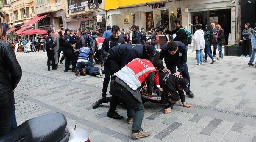 Taksim Meydanı&rsquo;na &Ccedil;ıkmaya &Ccedil;alışan Gruba Polis M&uuml;dahale Etti
