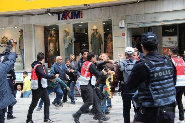 Taksim Meydanı’na Çıkmaya Çalışan Gruba Polis Müdahale Etti