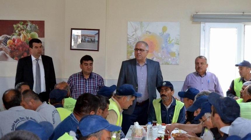 Salihli Belediyesinden İş&ccedil;ilere 1 Mayıs Kahvaltısı