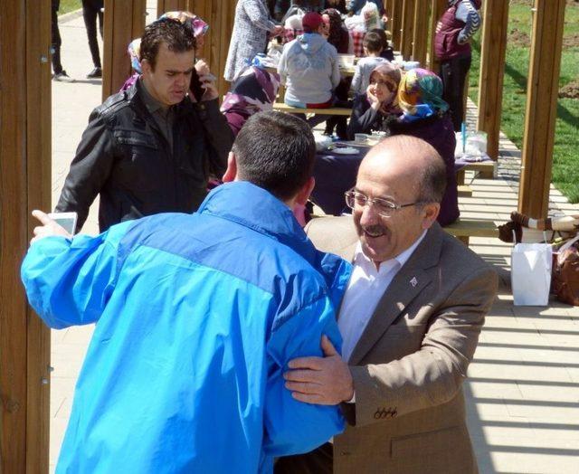 Başkan Gümrükçüoğlu, Hemşehrilerinin Sorularını Yanıtladı