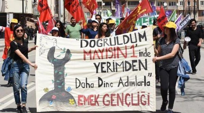 1 Mayıs'ı 300 Kişi Kutladı, 540 Polis G&ouml;rev Aldı