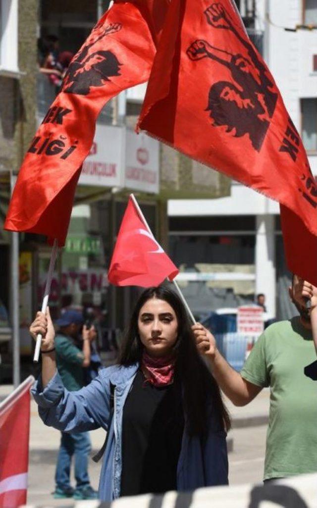 1 Mayıs'ı 300 Kişi Kutladı, 540 Polis Görev Aldı