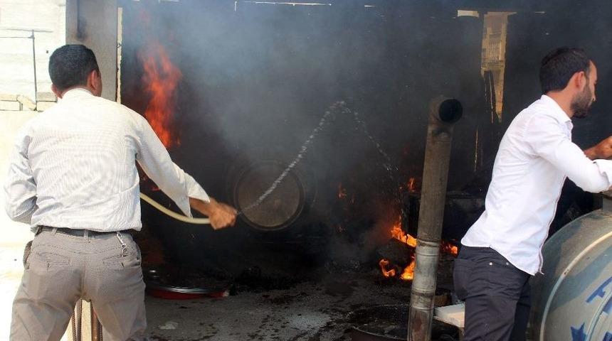 &Ccedil;atı Katındaki Yangın Paniğe Neden Oldu