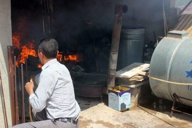 Çatı Katındaki Yangın Paniğe Neden Oldu