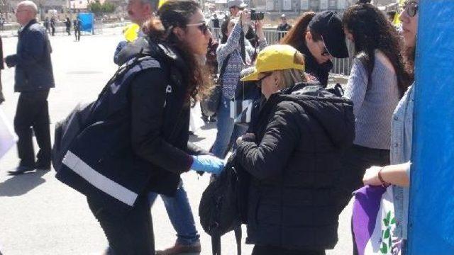 Polisin Miting Sofrası