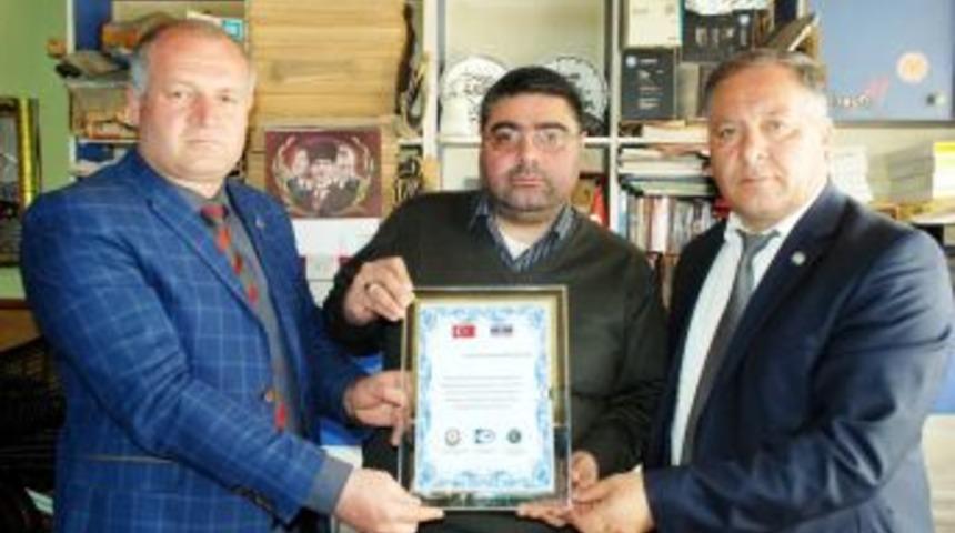 Kkdgc Başkanı Daşdelen&rsquo;e T&uuml;rkiye-azerbaycan Kardeşliğine Verdiği &Ouml;nemden Dolayı Plaket