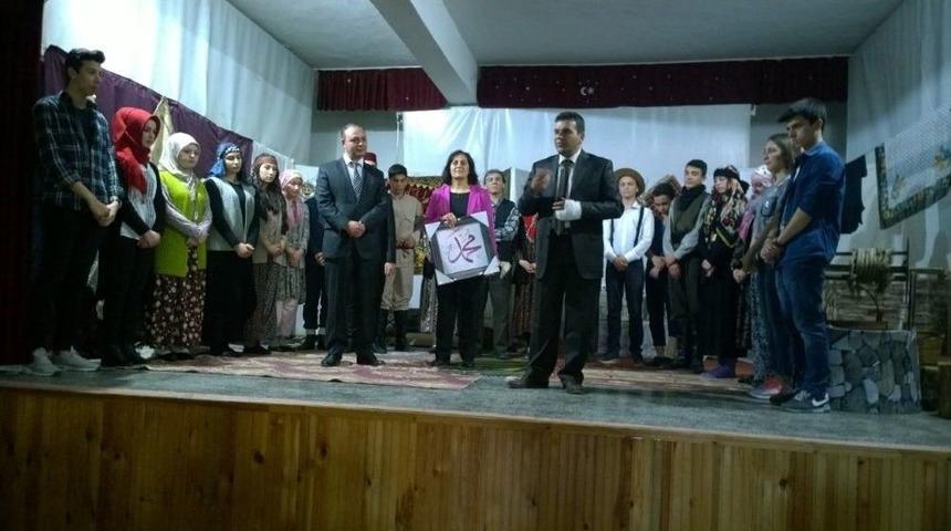 Balya&rsquo;da Tiyatro Sevinci