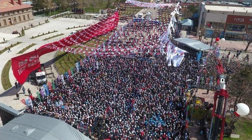 Erzurum&rsquo;da 1 Mayıs Coşkusu Havadan G&ouml;r&uuml;nt&uuml;lendi