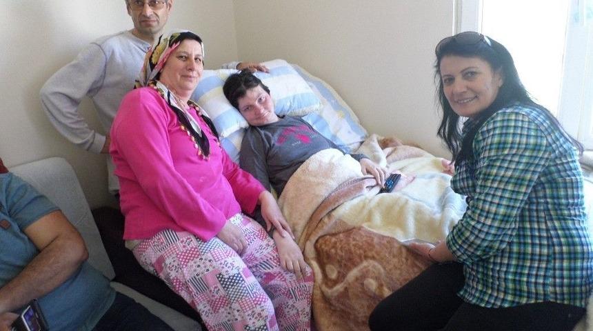 Engelli Kıza Doğum G&uuml;n&uuml; S&uuml;rprizi