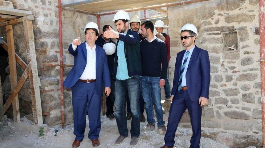 Başkan Yazgı, 2. Kılı&ccedil;aslan Hamamında Restore &Ccedil;alışmalarını İnceledi