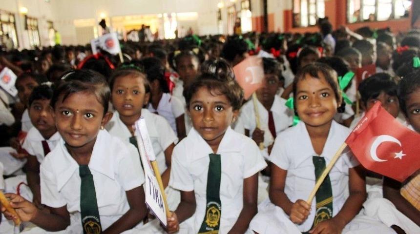 Tika&rsquo;dan Sri Lankalı &Ouml;ğrencilere Okul Malzemesi Desteği