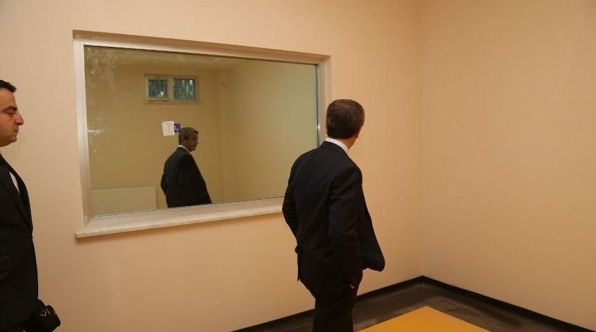 Başkan Tahmazoğlu, D&uuml;ztepe Polis Karakolunun Son Halini İnceledi