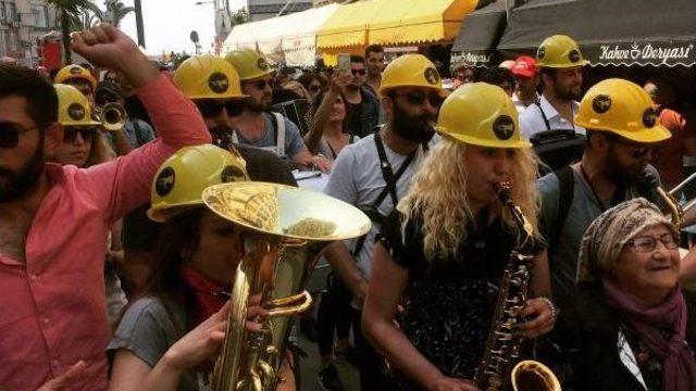 İzmir'deki 1 Mayıs Kutlamaları Coşkulu Başladı (4)
