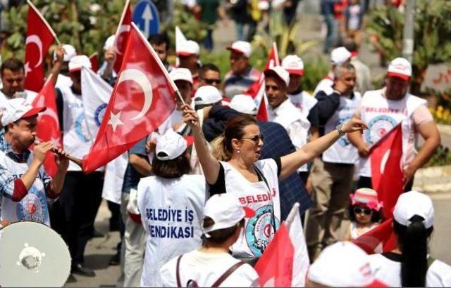 Antalya'da Şölen Havasında 1 Mayıs Kutlaması