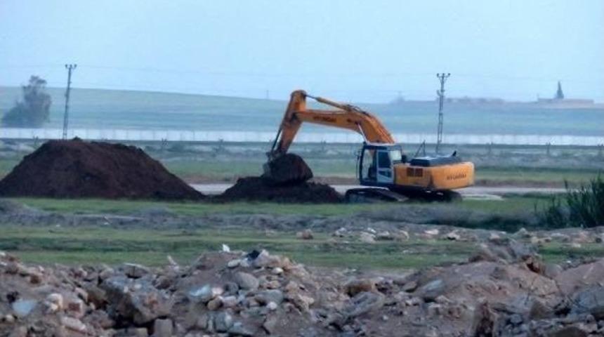 Suriye Sınırında Türkiye Mevzi, Pyd Hendek Kazdı