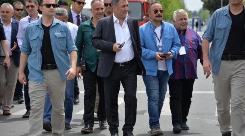 Diyarbakır'da Olağan&uuml;st&uuml; &Ouml;nlemler Altında 1 Mayıs Kutlaması