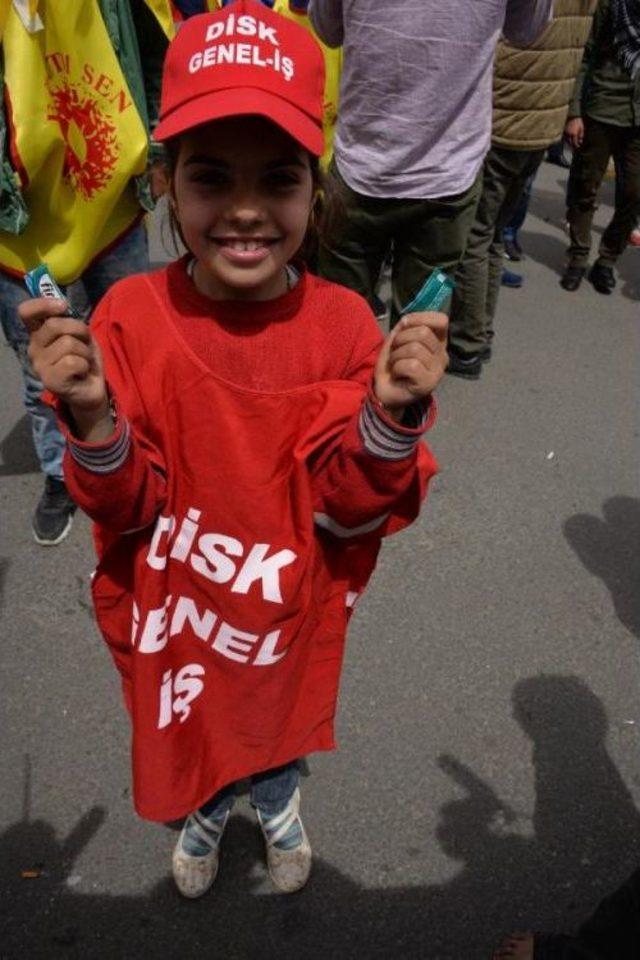 Diyarbakır da Olağan&uuml;st&uuml; &Ouml;nlemler Altında 1 Mayıs Kutlaması 2