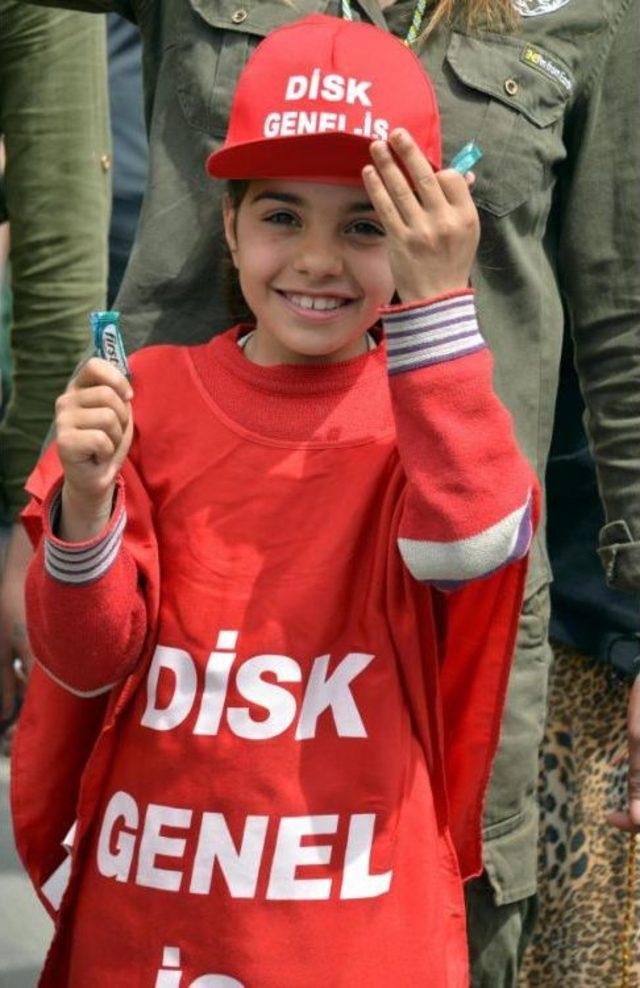 Diyarbakır da Olağan&uuml;st&uuml; &Ouml;nlemler Altında 1 Mayıs Kutlaması 3