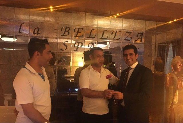 Hilton &Ccedil;alışan Personellerinin Bayramını Karanfillerle Kutladı 1