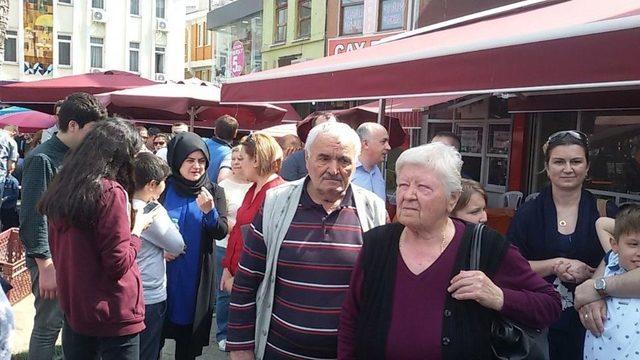 Sıcağın Altında Saatlerce Ciğer Beklediler 1