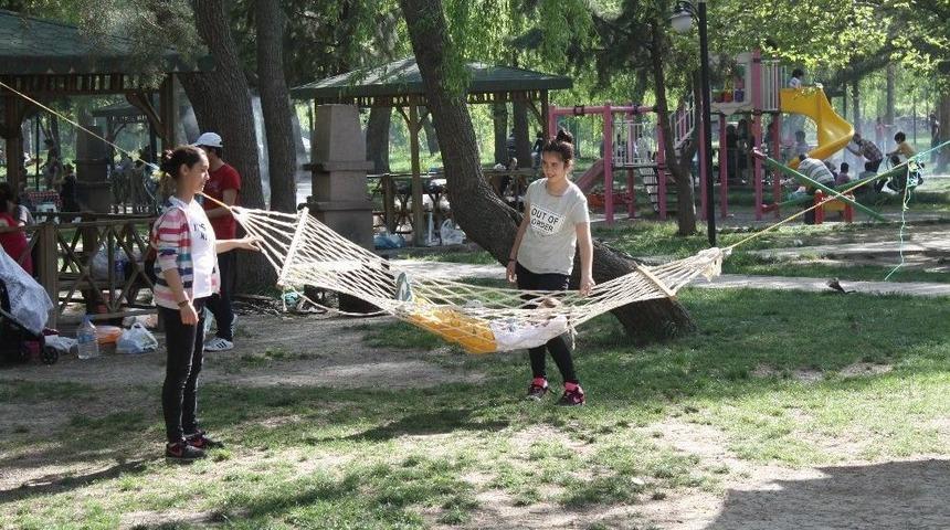 Tokat&rsquo;ta 1 Mayıs&rsquo;ta Piknik Alanları Doldu Taştı
