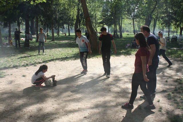 Tokat&rsquo;ta 1 Mayıs&rsquo;ta Piknik Alanları Doldu Taştı 2