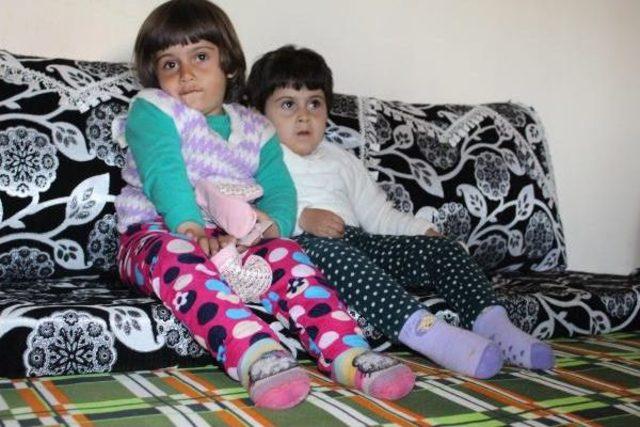 İki Kızının Konuşup, Y&uuml;r&uuml;mesini Istiyor 1