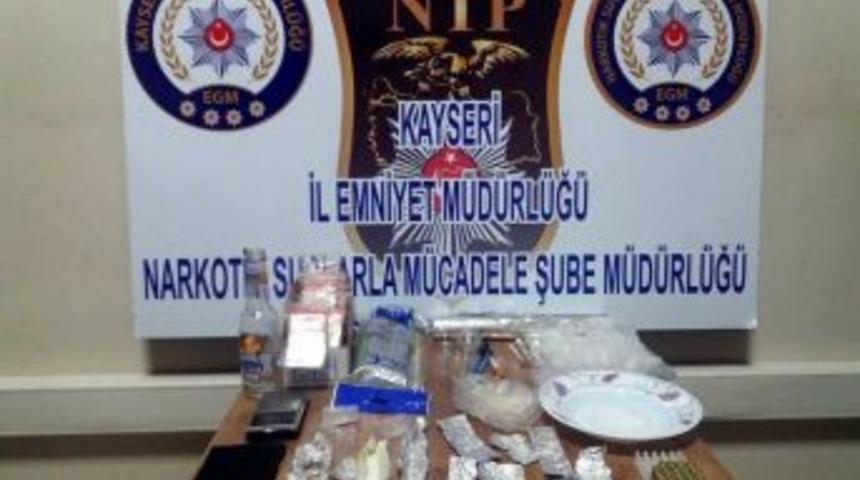 Uyuşturucu Madde Satışı Yapan Şahıslara Operasyon: 3 G&ouml;zaltı