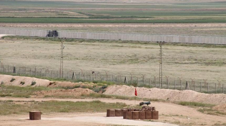 Sınırda G&uuml;venlik Kuleleri Ve Mevziler Yapılıyor