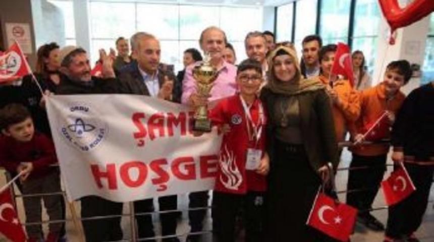 Enis, Santra&ccedil;ta D&uuml;nya Şampiyonu Oldu