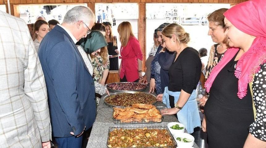 Vali Tuna Meyve Yemekleri Festivaline Katıldı