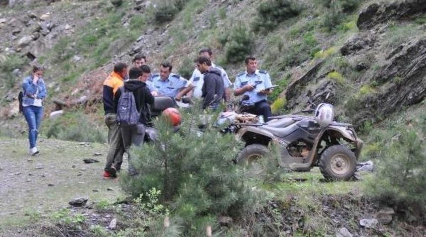 Atv'yle Dereye Yuvarlanan Gen&ccedil; Hayatını Kaybetti