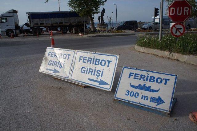 Lapseki&rsquo;de Feribot İskelesinde Ara&ccedil; Kuyruğu 2
