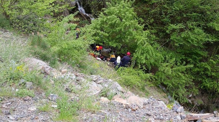 Atv İle U&ccedil;uruma Yuvarlanan Gen&ccedil; Hayatını Kaybetti