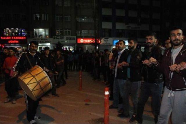 Hakkari'de Şampiyon Folklor Ekibine Davul-Zurnalı Karşılama