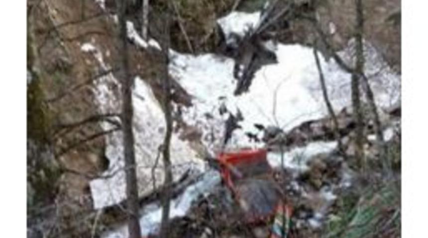 Kamyonet Dereye U&ccedil;tu: 1 &Ouml;l&uuml;, 1 Yaralı