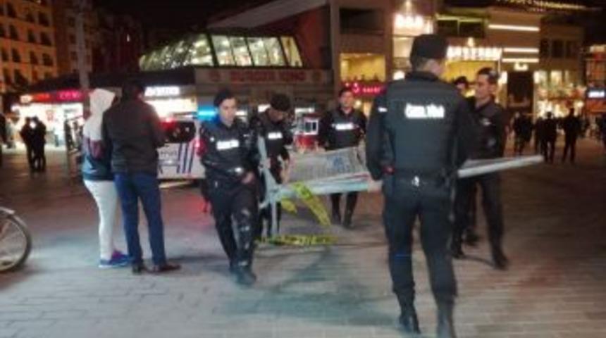 Taksim Meydanı Ara&ccedil; Ve Yaya Trafiğine A&ccedil;ıldı