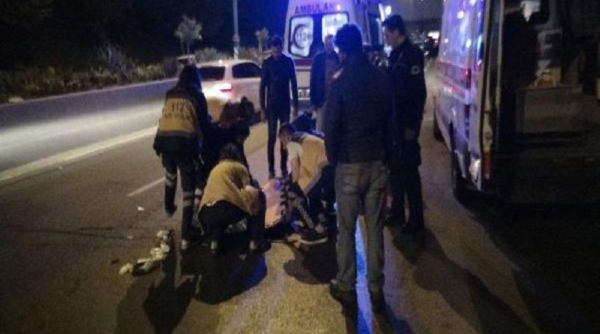 Bağcılar'da Aracın &Ccedil;arptığı Yaya Ağır Yaralandı