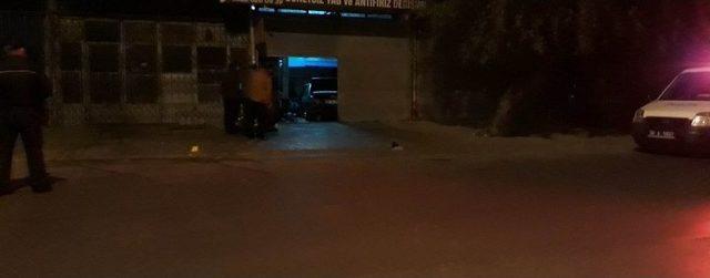 Oto Tamirhanesine Silahlı Saldırı: 1 &Ouml;l&uuml;, 2 Yaralı 1