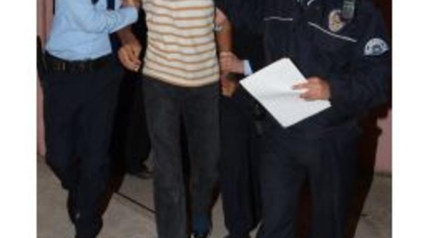 Gece Vakti M&uuml;cevher Dolu &Ccedil;antayı &Ccedil;almaya &Ccedil;alıştı