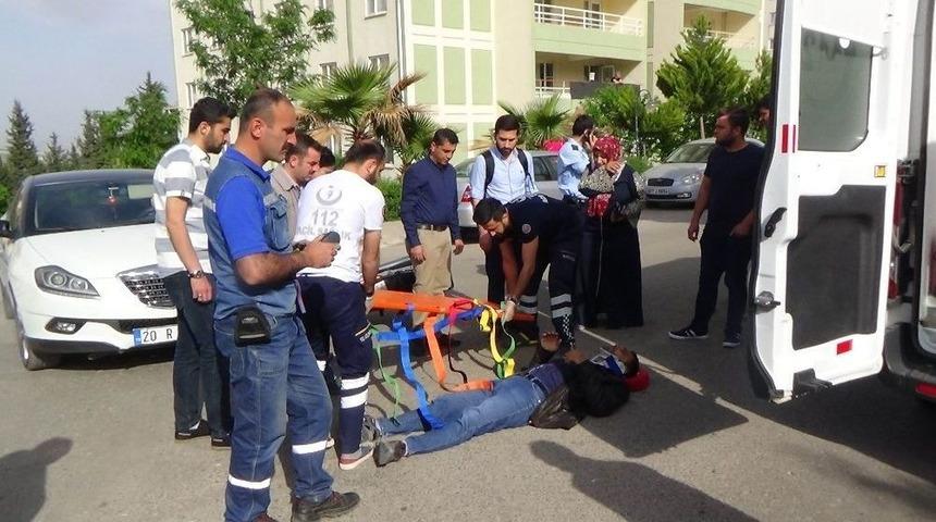 Kilis&rsquo;te Motosikletle Otomobil &Ccedil;arpıştı: 2 Yaralı