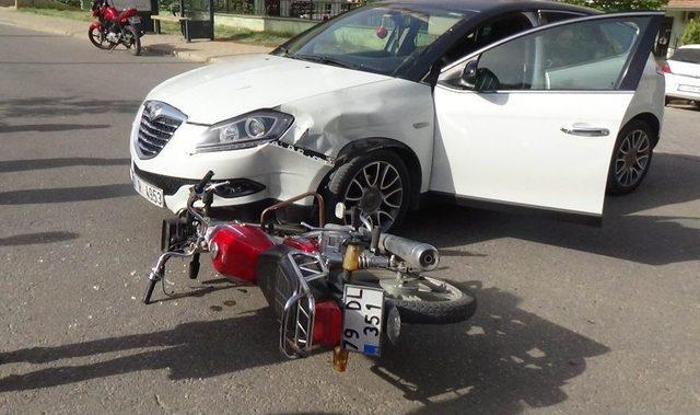 Kilis’te Motosikletle Otomobil Çarpıştı: 2 Yaralı