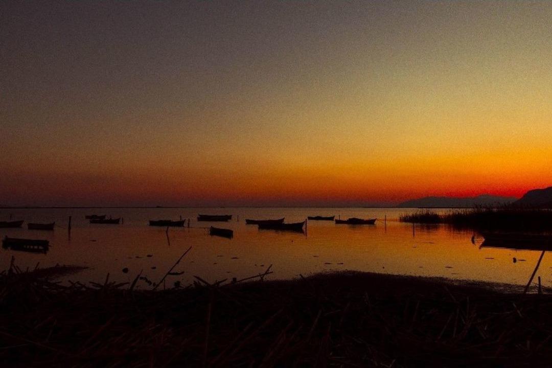 Karina&rsquo;da G&uuml;n Batımı B&uuml;y&uuml;l&uuml;yor