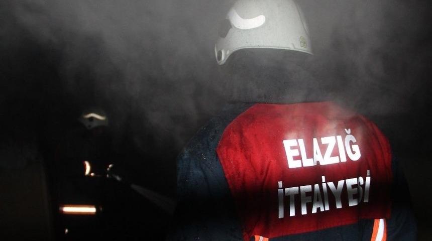 Elazığ’da Kullanılmayan Ev Yandı