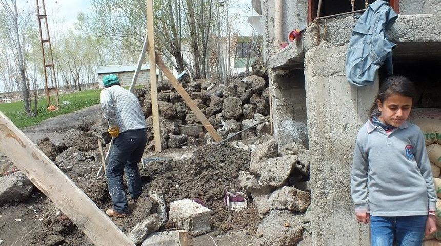 Kanser Hastası Kızın Dileğini Kaymakam Ve Belediye Başkan Vekili Yerine Getirdi