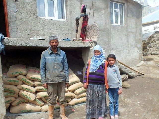 Kanser Hastası Kızın Dileğini Kaymakam Ve Belediye Başkan Vekili Yerine Getirdi