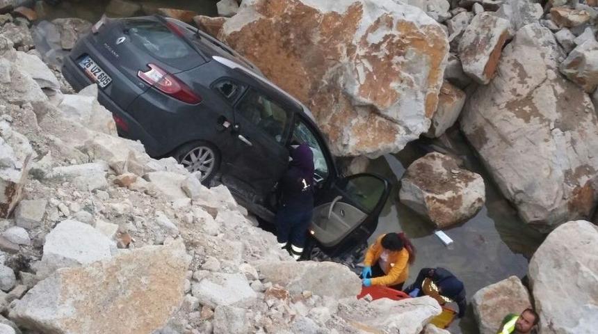 Şarampole U&ccedil;an Otomobilde 2 Kişi Yaralandı