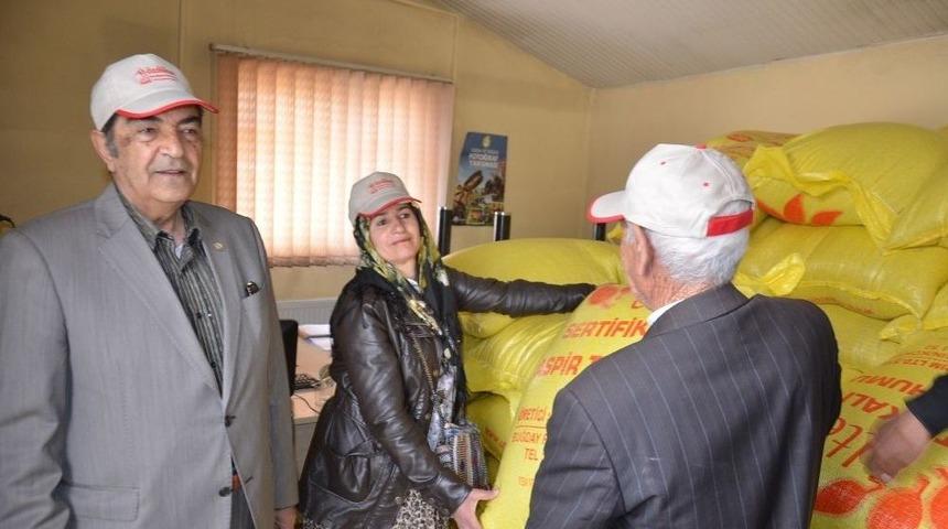 Y&uuml;ksekovalı &Ccedil;ift&ccedil;iler Aspir Bitkisi İle Tanıştı