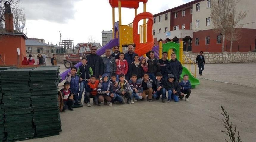 İzmit Belediyesi&rsquo;nden Diyadin&rsquo;e Oyun Grubu