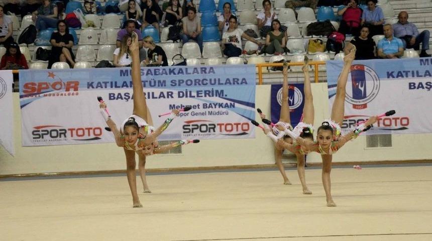 Kul&uuml;plerarası Ritmik Cimnastik Yıldız Ve B&uuml;y&uuml;kler Grup Birinciliği